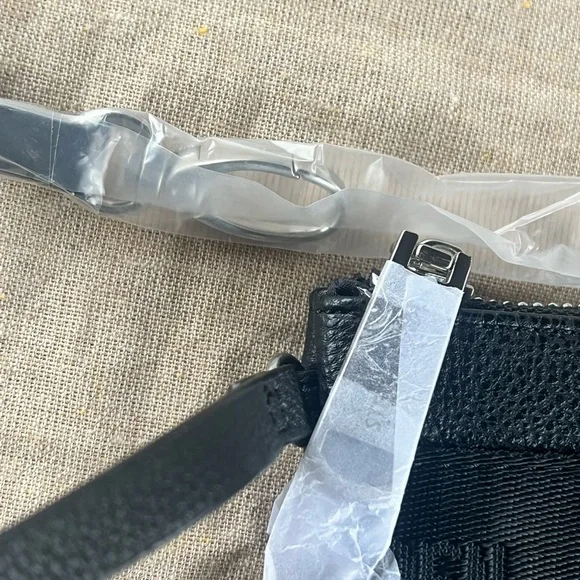 Steve Madden Wristlet Makeup pouch purse New - Picture 3 of 11